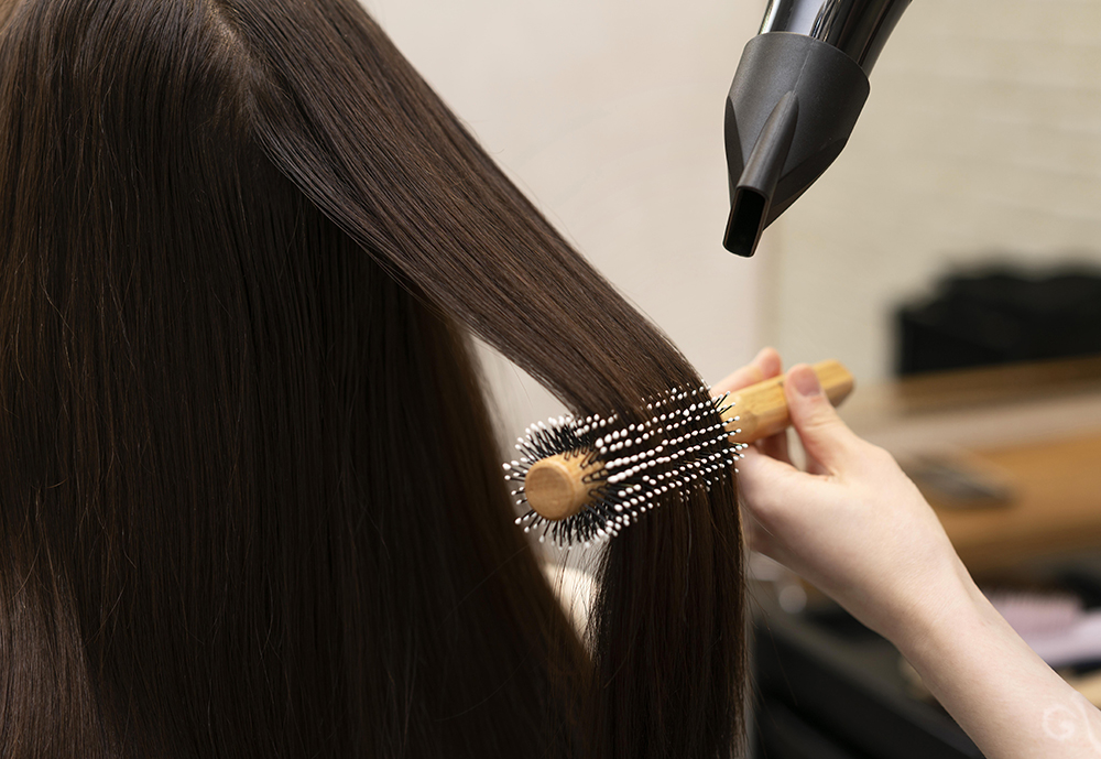 hairdresser-styling-client-s-hair hairdresser-styling-client-s-hair