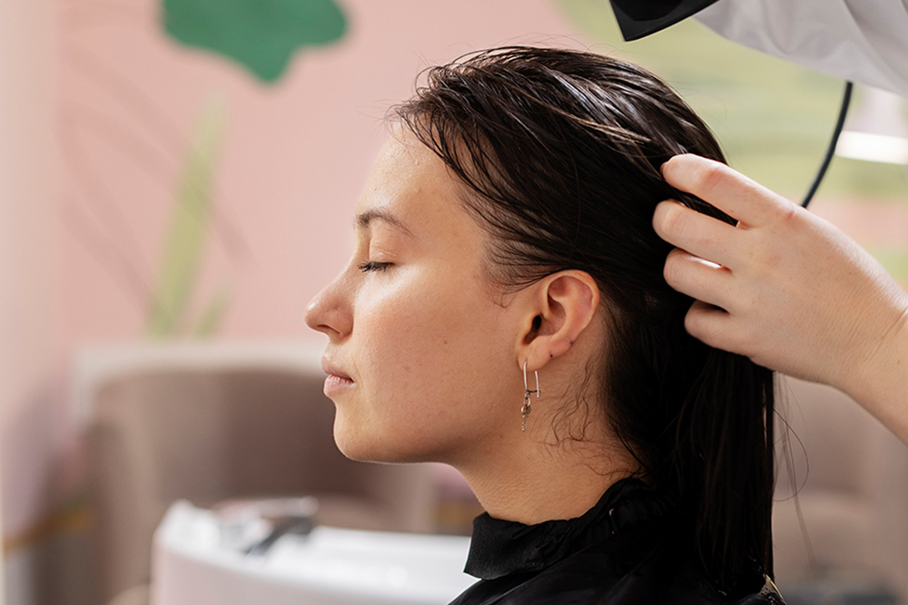 woman-getting-treatment-hairdresser-shop woman-getting-treatment-hairdresser-shop